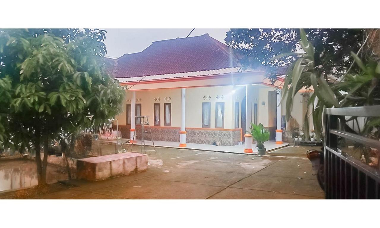 Homestay Bukit Pamoyanan 2 Redpartner Bukanagara Exterior photo